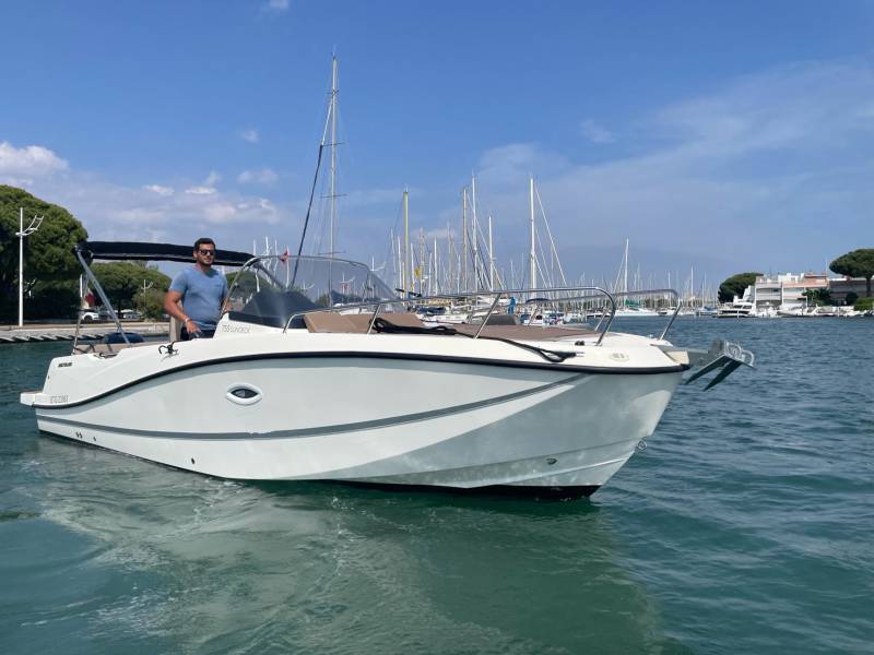 Location Bateau avec Permis - Quicksilver 755 Sundeck au Grau du Roi Port Camargue