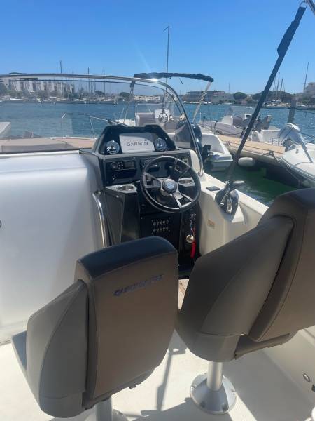Location Bateau avec Permis - Quicksilver 755 Sundeck au Grau du Roi Port Camargue