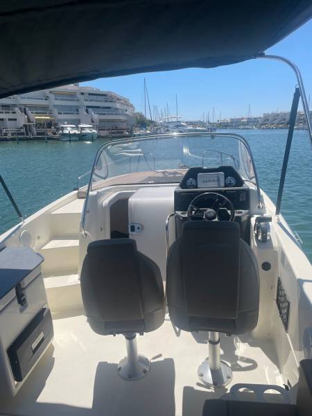 Location Bateau avec Permis - Quicksilver 755 Sundeck au Grau du Roi Port Camargue