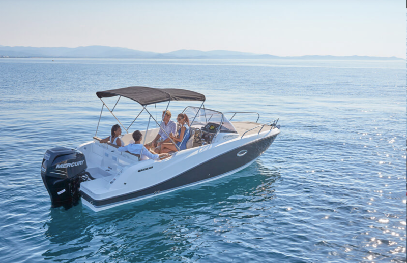location d'un bateau avec permis quicksilver 755 sundeck avec bain de soleil
