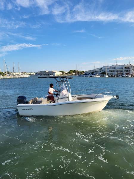 location white shark 210 CC